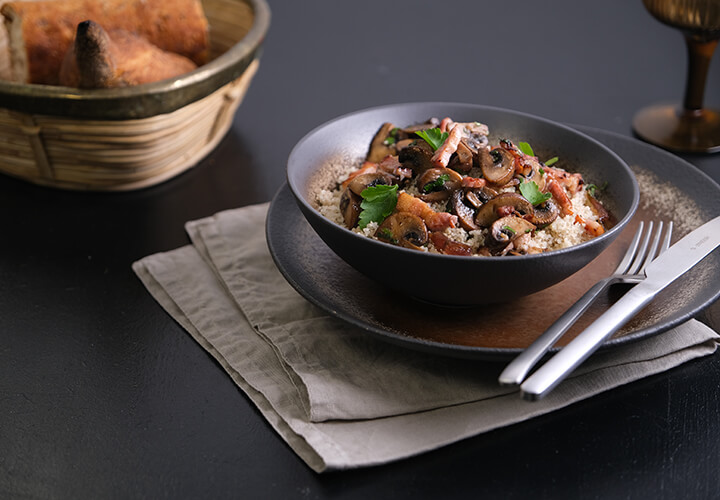 Poêlée de champignons, semoule d’orge aux lardons