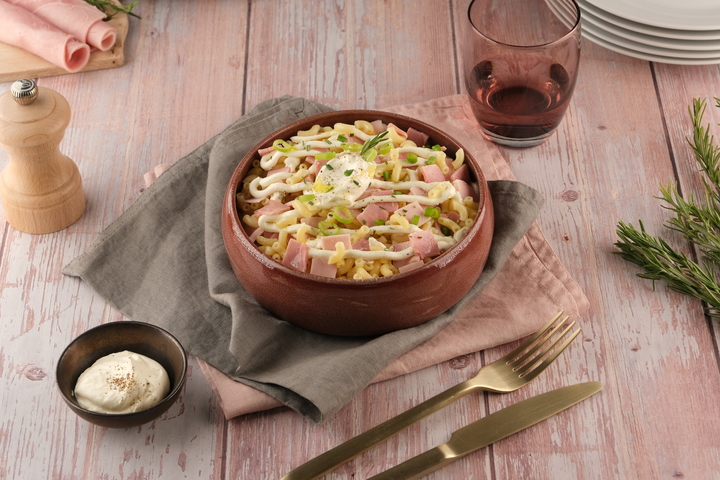 Coquillettes jambon, fromage frais et romarin