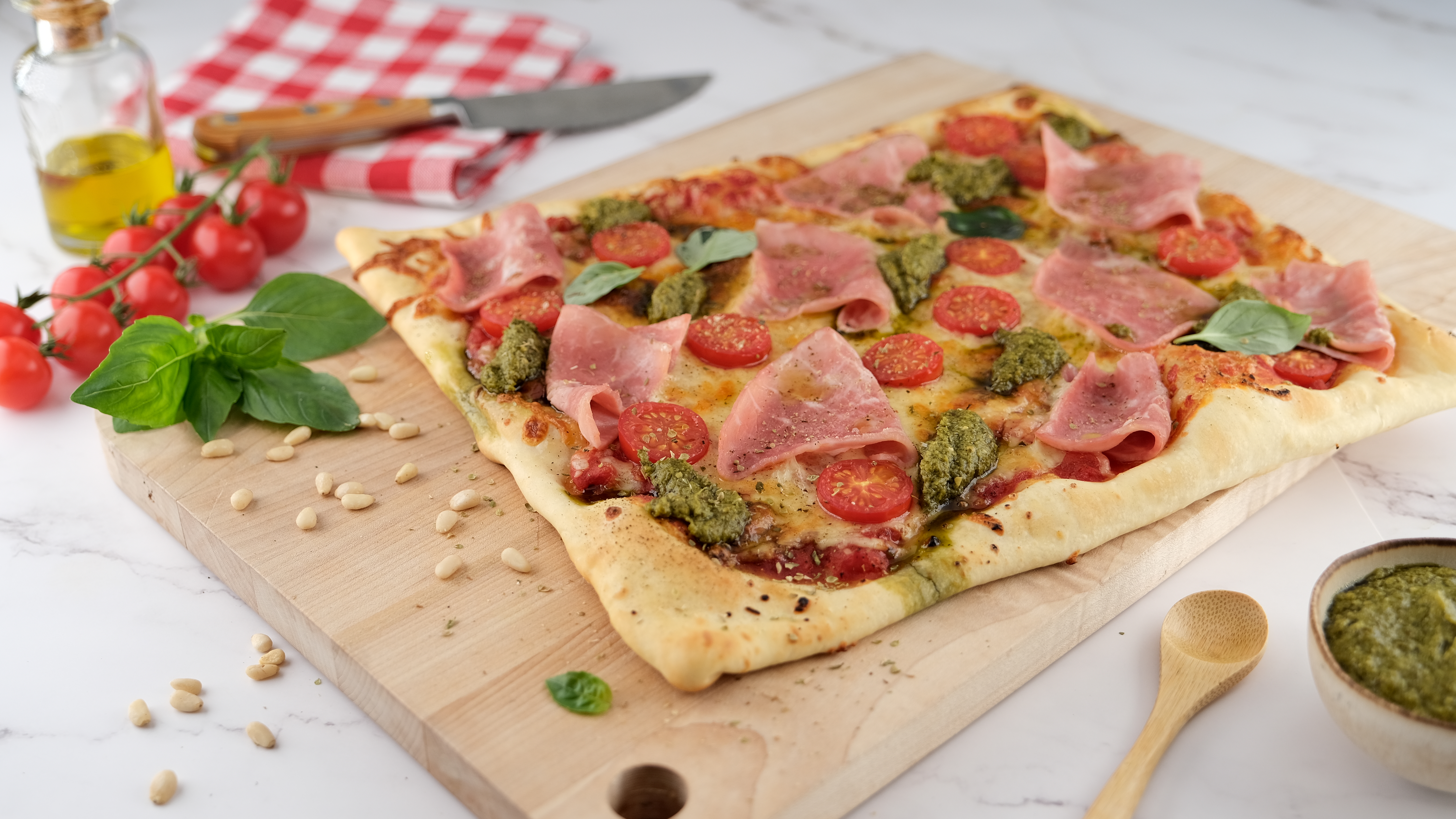 Pizza Tomate Mozzarella Jambon Pesto