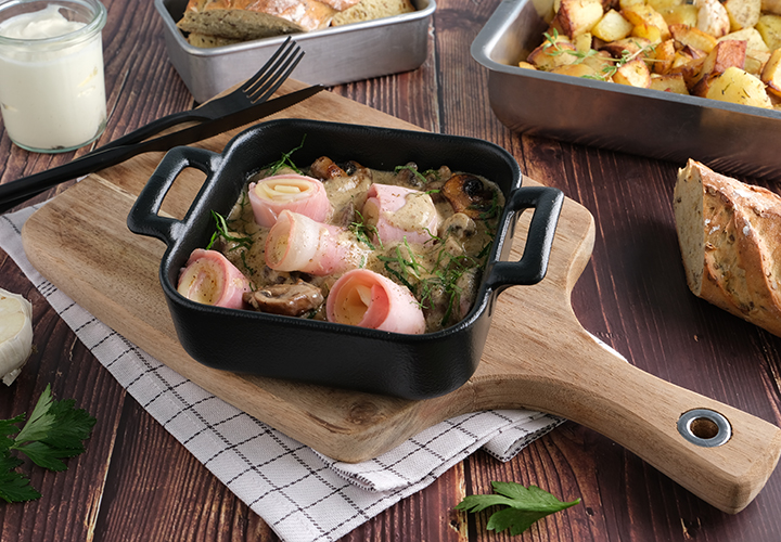 Roulés de jambon, emmental, sauce crème champignons
