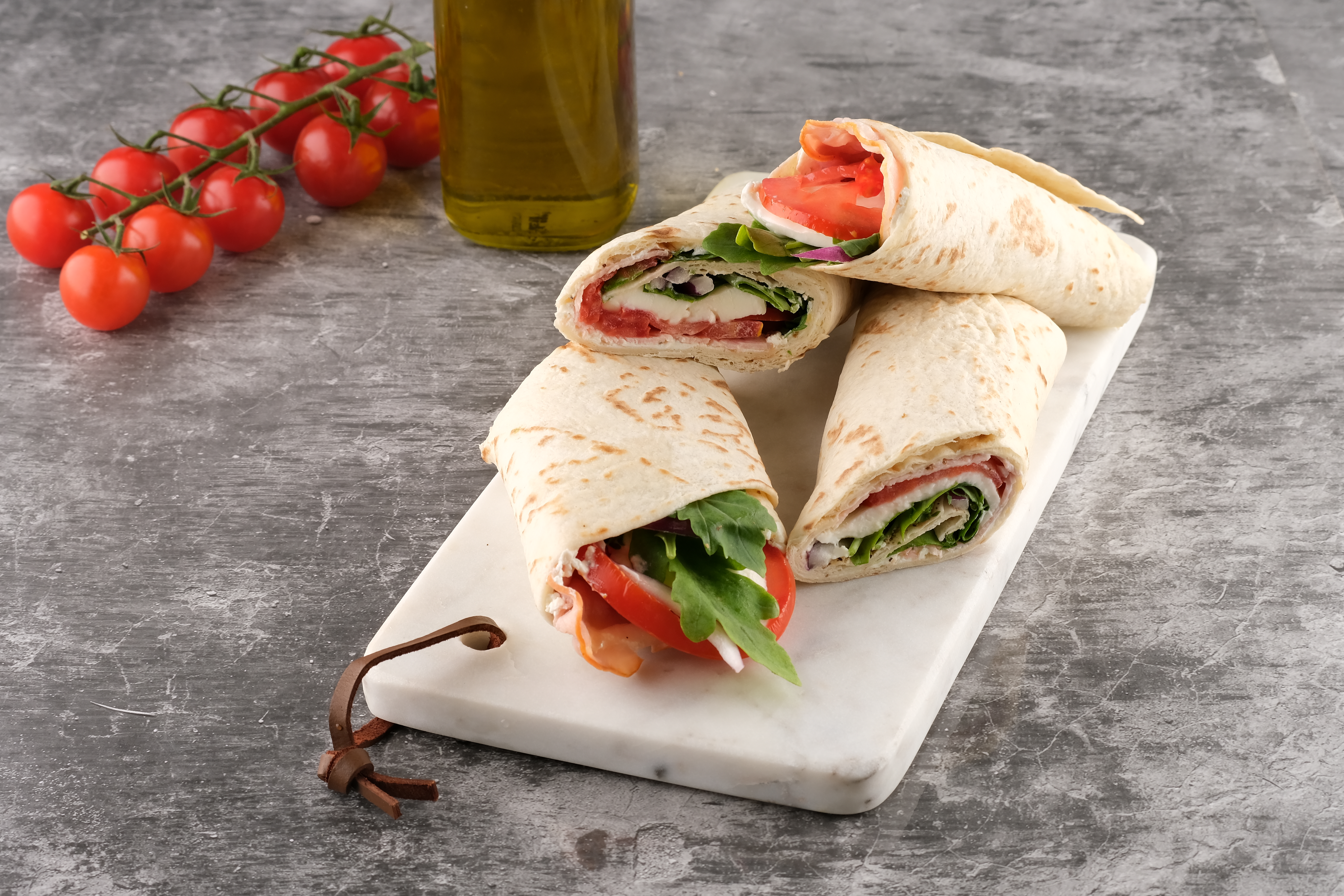 Wraps bacon, tomates & mozzarella basilic