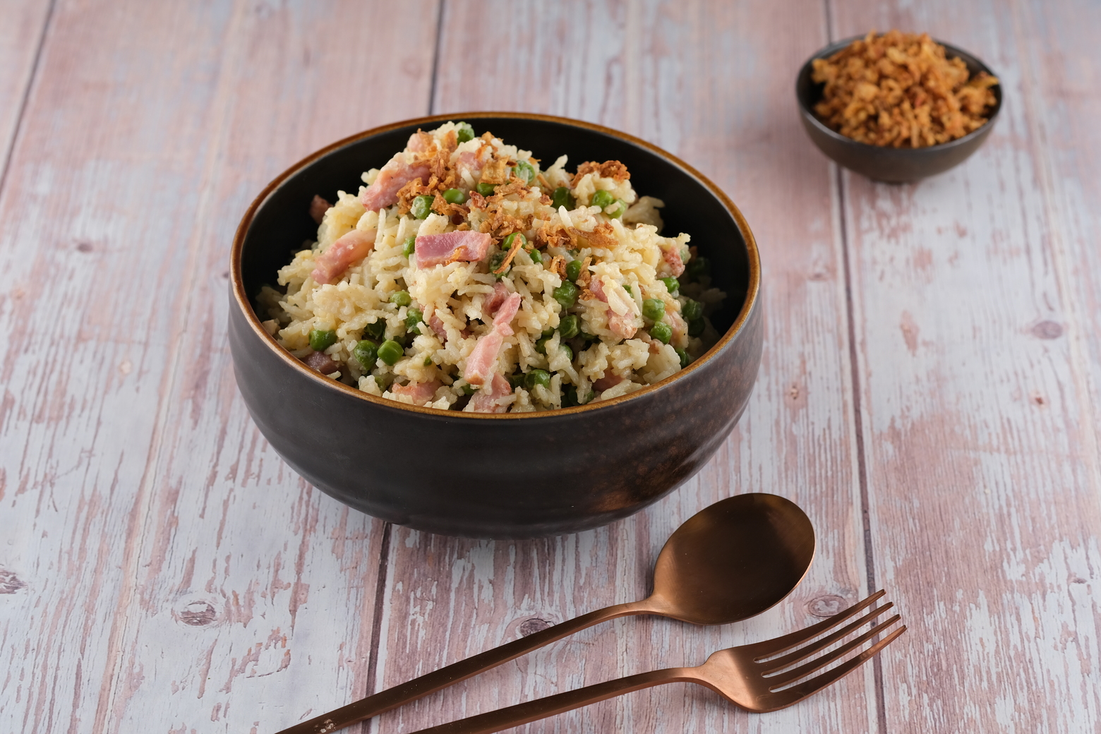 One Pot Rice – Lardons, Petits Pois & Œuf
