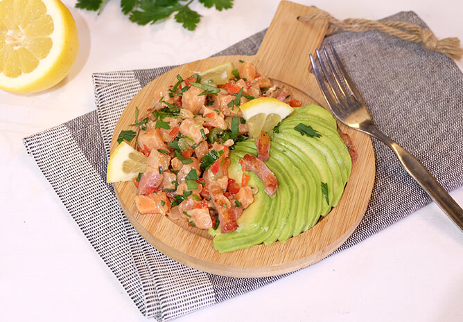 Ceviche de saumon, avocat, lardons