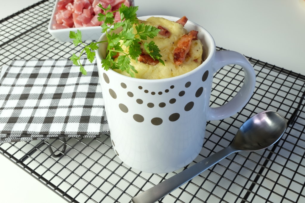 Mug cake aux lardons et cheddar