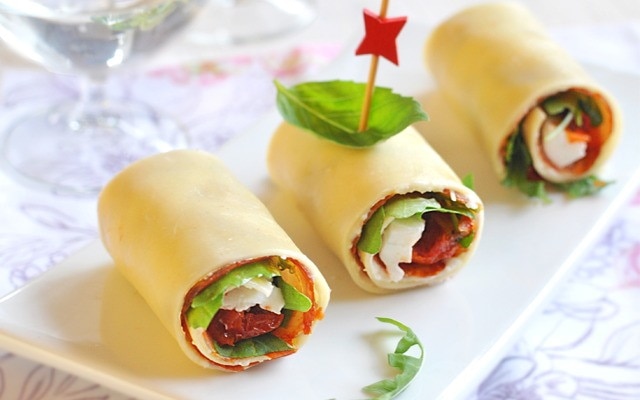 Mini cannellonis au jambon cru, tomates, parmesan