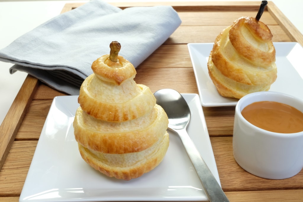 Poire feuilletée, sauce caramel