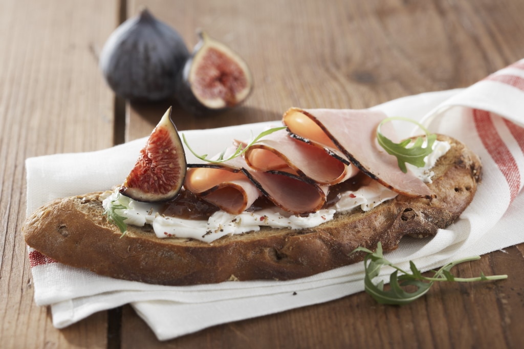 Tartines au Jambon, fromage de chèvre et roquette