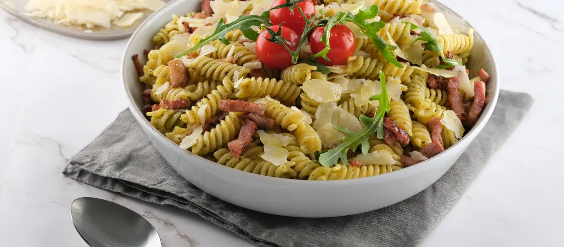 PÂTES AU PESTO ET LARDONS