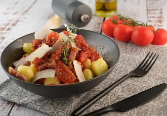 Gnocchi sauce tomate lardon 