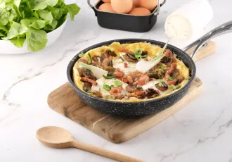 Omelette champignon, fromage de chèvre, lardons