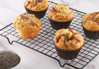 Muffins salés aux lardons et graines de chia
