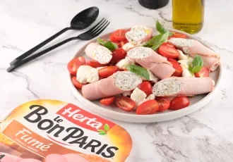 Salade de tomates cerise, mozzarella, jambon et graines de chia 