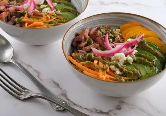 BOWL DE QUINOA, PESTO ET CRUDITÉS