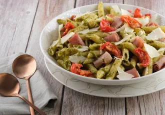  PÂTES AU PESTO ET JAMBON FUMÉ