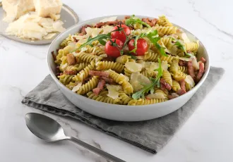 PÂTES AU PESTO ET LARDONS