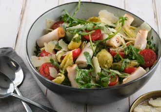 SALADE DE PATE AU PESTO, POULET ET ROQUETTE
