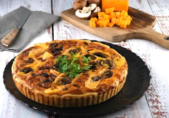 Quiche au butternut, champignons et lardons