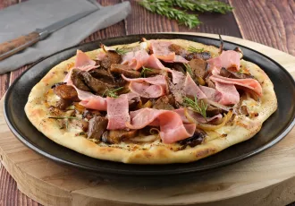 PIZZA AUX CÈPES, JAMBON & MOZZARELLA