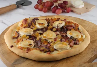 PIZZA BIANCA — RAISINS, CHÈVRE & LARDONS