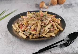 One Pot Pasta – Lardons, Champignons & Parmesan