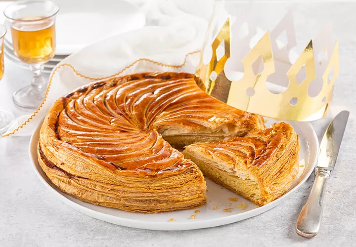 https://www.herta.fr/sites/default/files/styles/scale_crop_720_500/public/2021-12/herta-recette-galette-des-rois-frangipane.jpeg.webp?itok=D5axyJuT