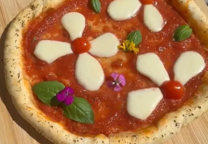 flower pizza