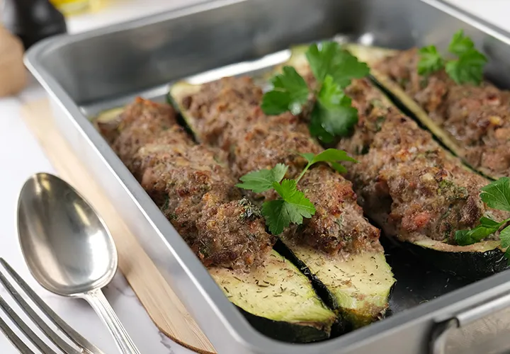 Recette Courgette farcie chair à saucisse | Herta