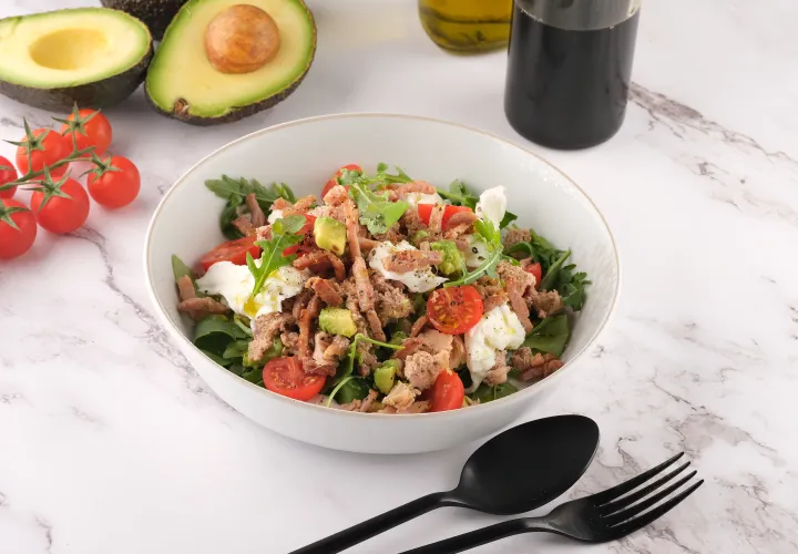 Salade avocat, thon et Allumettes