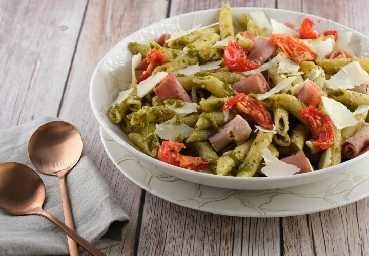  PÂTES AU PESTO ET JAMBON FUMÉ