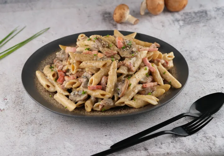 One Pot Pasta – Lardons, Champignons & Parmesan