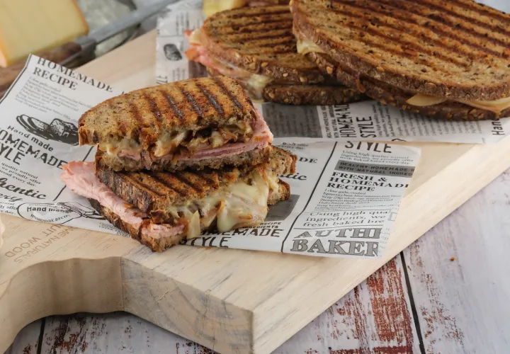 Sandwich Jambon Fumé, Oignon, Raclette Fumée