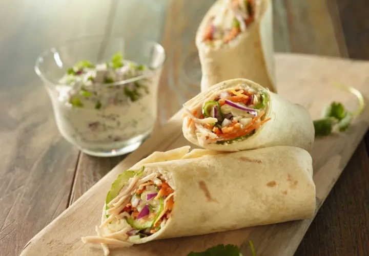 Recette Wraps au poulet, crudités, fromage de brebis | Herta